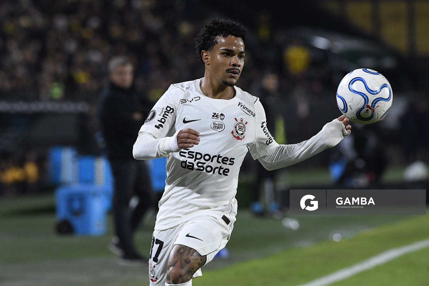 Kaio Andrade, de Corinthians, Copa Conmebol Libertadores. Estadio Campeón del Siglo.