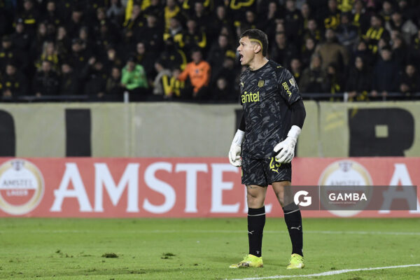 Washington Aguerre, golero de Peñarol, Copa Conmebol Libertadores. Estadio Campeón del Siglo.