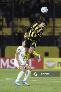 Matías Arezo, de Peñarol, Copa Conmebol Libertadores. Estadio Campeón del Siglo.