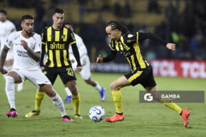 Diego Laxalt, de Peñarol, Copa Conmebol Libertadores. Estadio Campeón del Siglo.
