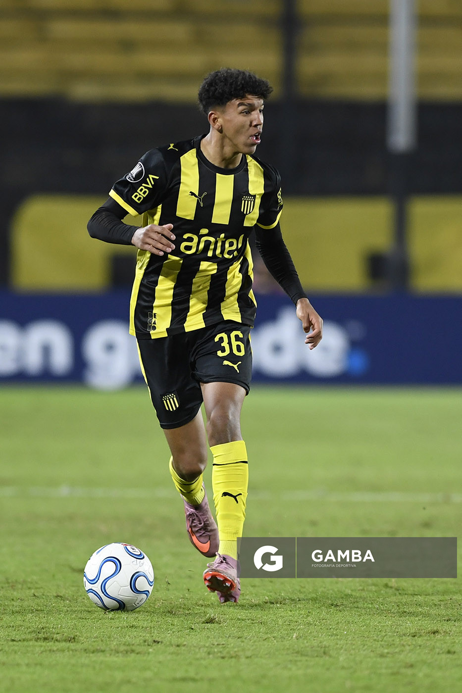 Brian Barboza, de Peñarol, Copa Conmebol Libertadores. Estadio Campeón del Siglo.