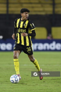 Brian Barboza, de Peñarol, Copa Conmebol Libertadores. Estadio Campeón del Siglo.