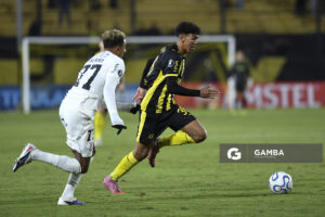 Brian Barboza, de Peñarol, Copa Conmebol Libertadores. Estadio Campeón del Siglo.