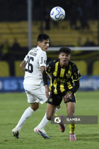 Brian Barboza, de Peñarol, Copa Conmebol Libertadores. Estadio Campeón del Siglo.