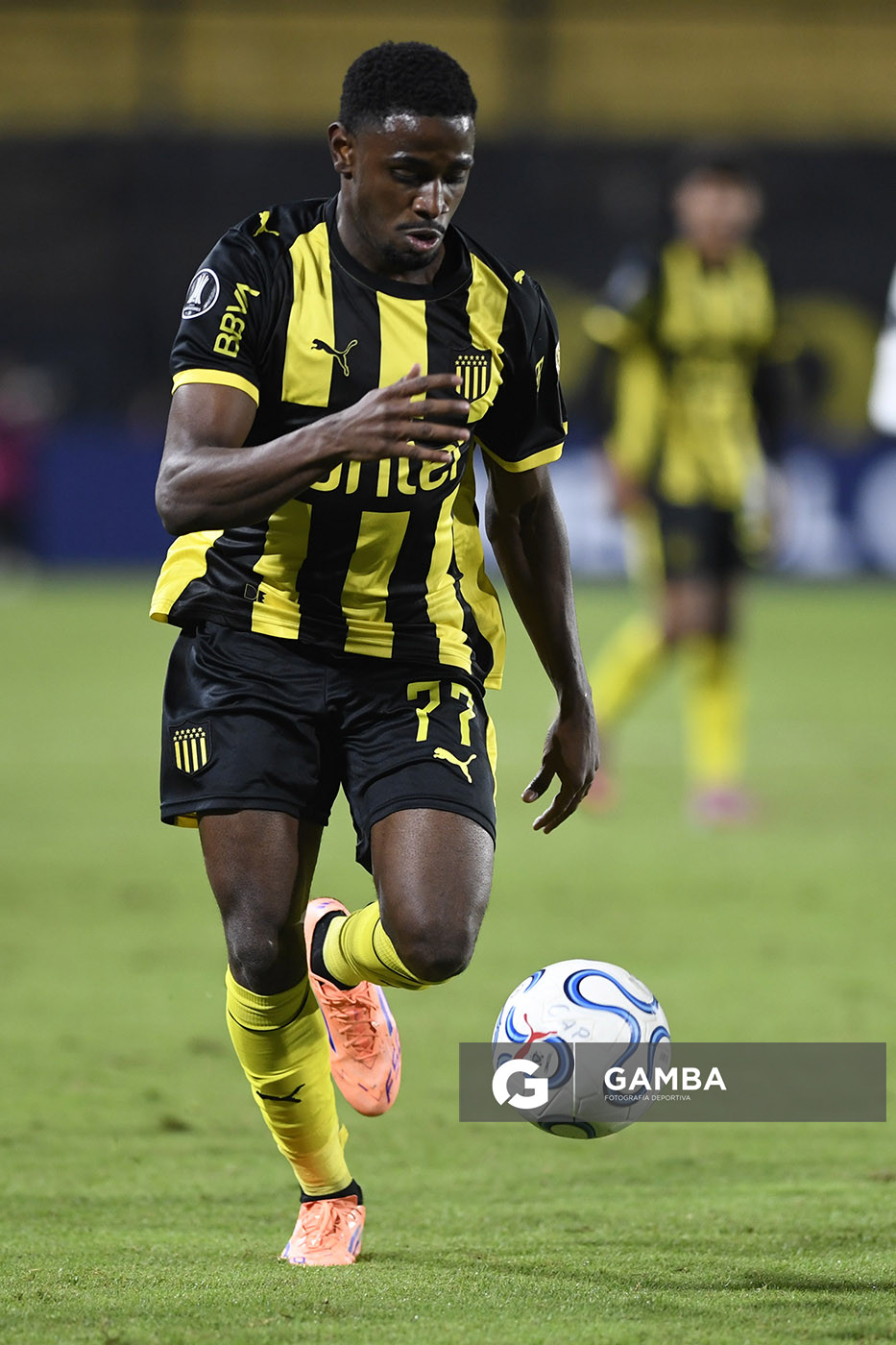 Luis Angulo, de Peñarol, Copa Conmebol Libertadores. Estadio Campeón del Siglo.