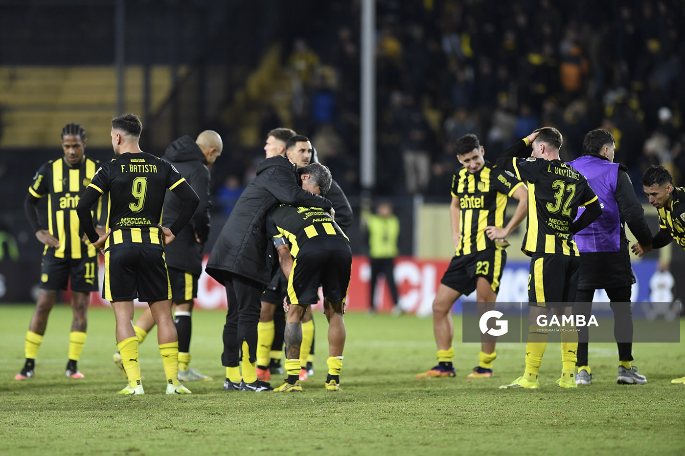 Jugadores de Peñarol. Copa Conmebol Libertadores. Estadio Campeón del Siglo.