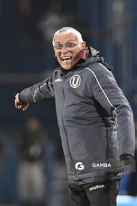 Francisco Rabanal, director técnico de Universitario, Copa Conmebol Libertadores. Estadio Gran Parque Central.