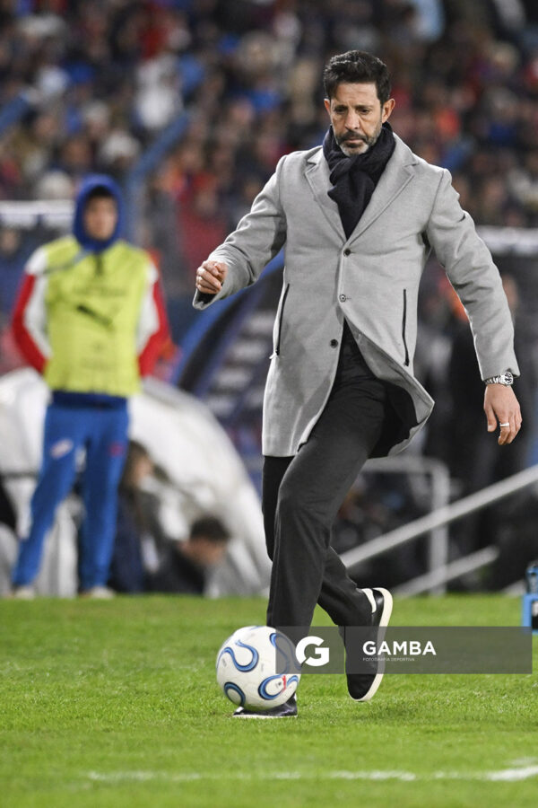 Jorge Bava, director técnico de Nacional, Copa Conmebol Libertadores. Estadio Gran Parque Central.