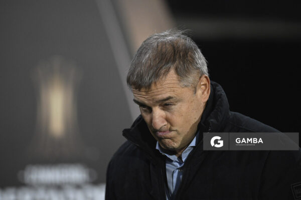 Diego Aguirre, director técnico de Peñarol, Copa Conmebol Libertadores. Estadio Campeón del Siglo.