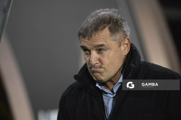 Diego Aguirre, director técnico de Peñarol, Copa Conmebol Libertadores. Estadio Campeón del Siglo.