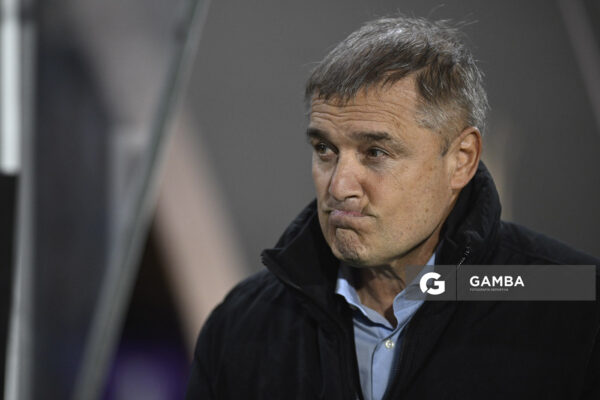 Diego Aguirre, director técnico de Peñarol, Copa Conmebol Libertadores. Estadio Campeón del Siglo.