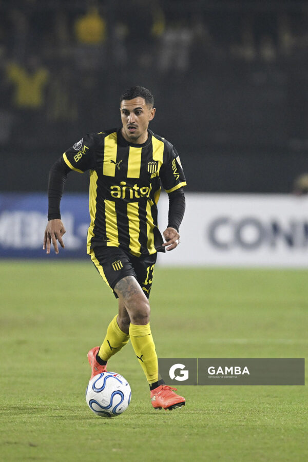 Eduardo Darias, de Peñarol, Copa Conmebol Libertadores. Estadio Campeón del Siglo.