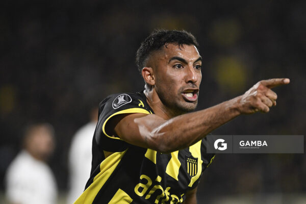 Maximiliano Olivera, de Peñarol, Copa Conmebol Libertadores. Estadio Campeón del Siglo.