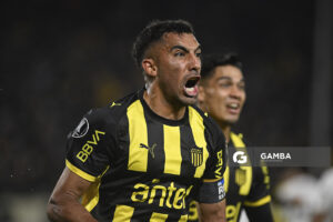 Maximiliano Olivera, de Peñarol, Copa Conmebol Libertadores. Estadio Campeón del Siglo.
