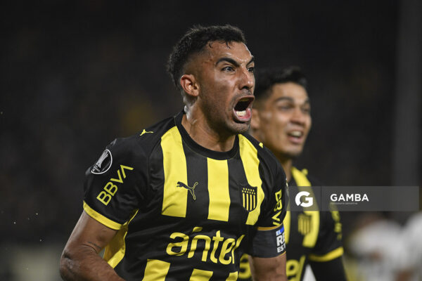Maximiliano Olivera, de Peñarol, Copa Conmebol Libertadores. Estadio Campeón del Siglo.