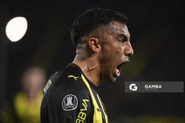 Maximiliano Olivera, de Peñarol, Copa Conmebol Libertadores. Estadio Campeón del Siglo.