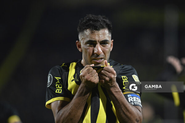Maximiliano Olivera, de Peñarol, Copa Conmebol Libertadores. Estadio Campeón del Siglo.