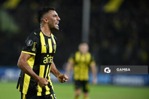 Maximiliano Olivera, de Peñarol, Copa Conmebol Libertadores. Estadio Campeón del Siglo.