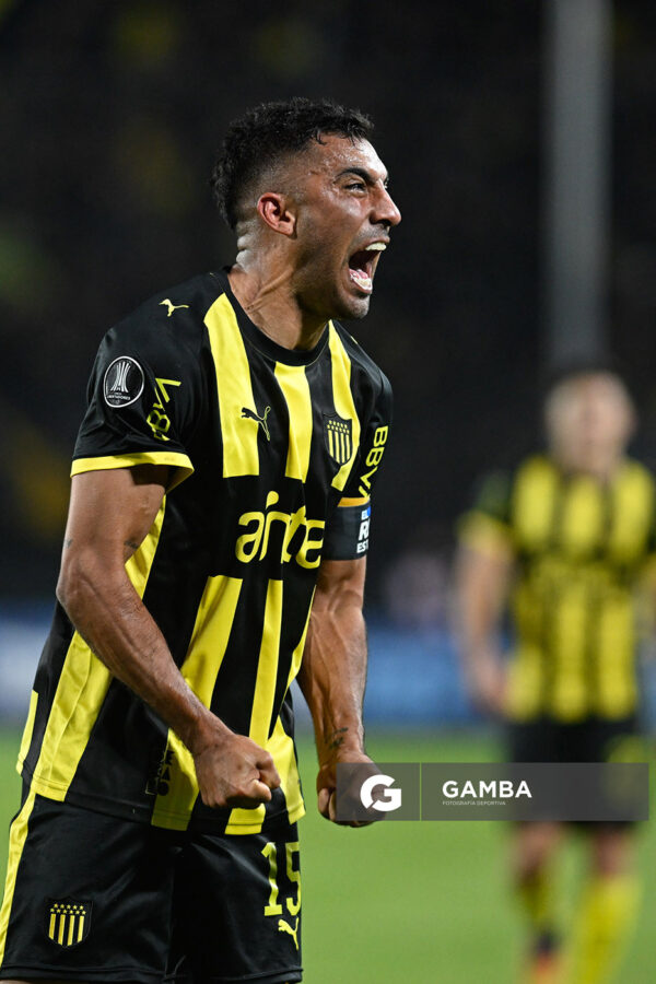 Maximiliano Olivera, de Peñarol, Copa Conmebol Libertadores. Estadio Campeón del Siglo.