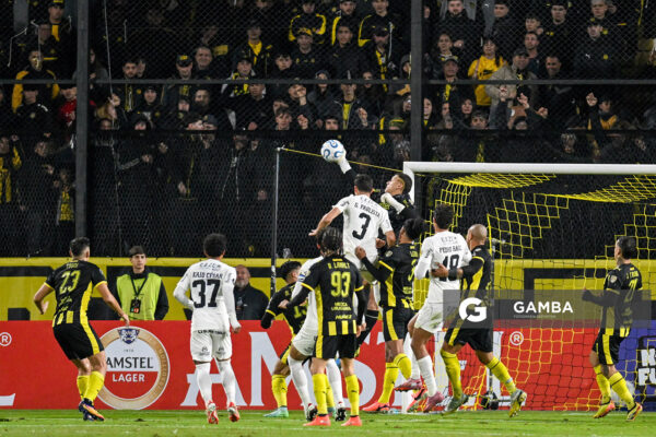 Washington Aguerre, golero de Peñarol, Copa Conmebol Libertadores. Estadio Campeón del Siglo.
