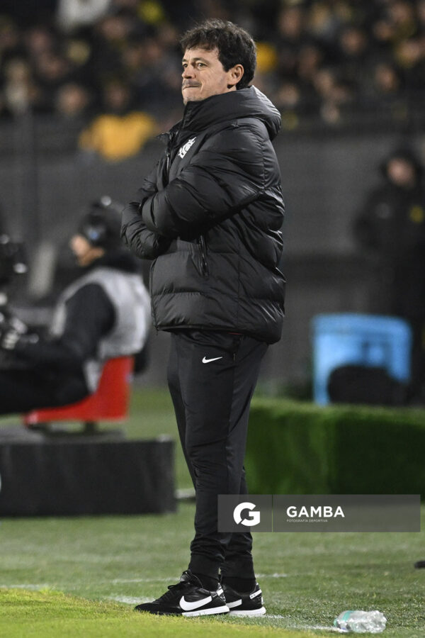 Fernando Diniz, director técnico de Corinthians, Copa Conmebol Libertadores. Estadio Campeón del Siglo.
