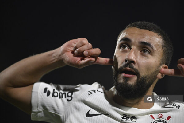 Zakaria Labyad, de Corinthians, Copa Conmebol Libertadores. Estadio Campeón del Siglo.