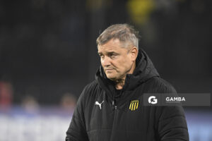 Diego Aguirre, director técnico de Peñarol, Copa Conmebol Libertadores. Estadio Campeón del Siglo.