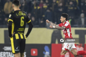 Alexis Zapata, de Independiente Santa Fe, Copa Conmebol Libertadores. Estadio Campeón del Siglo.