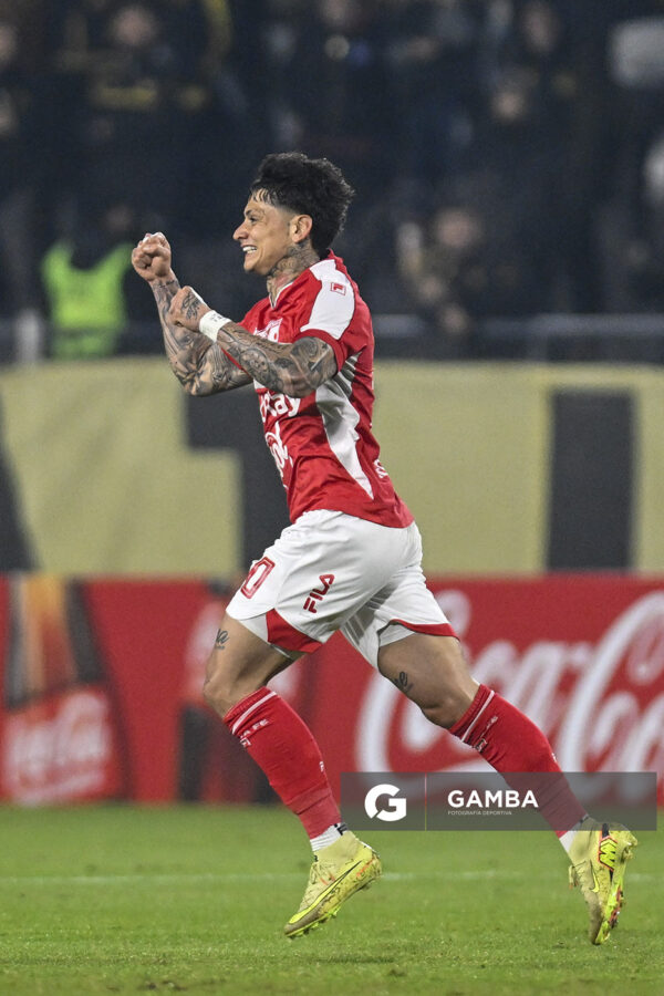 Alexis Zapata, de Independiente Santa Fe, Copa Conmebol Libertadores. Estadio Campeón del Siglo.