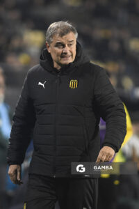 Diego Aguirre, director técnico de Peñarol, Copa Conmebol Libertadores. Estadio Campeón del Siglo.