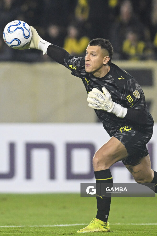 Washington Aguerre, golero de Peñarol, Copa Conmebol Libertadores. Estadio Campeón del Siglo.