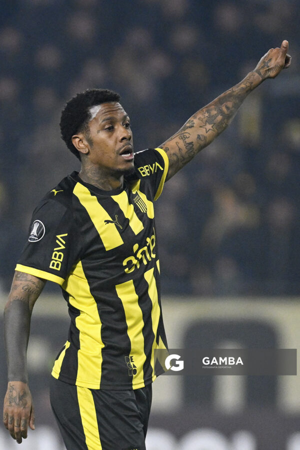 Abel Hernández, de Peñarol, Copa Conmebol Libertadores. Estadio Campeón del Siglo.