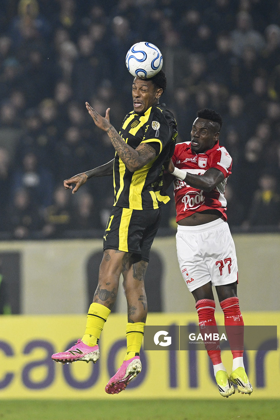 Abel Hernández, de Peñarol, Copa Conmebol Libertadores. Estadio Campeón del Siglo.