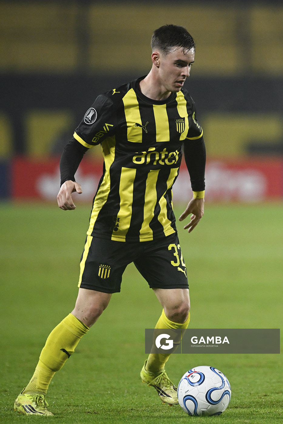 Leandro Umpiérrez, de Peñarol, Copa Conmebol Libertadores. Estadio Campeón del Siglo.