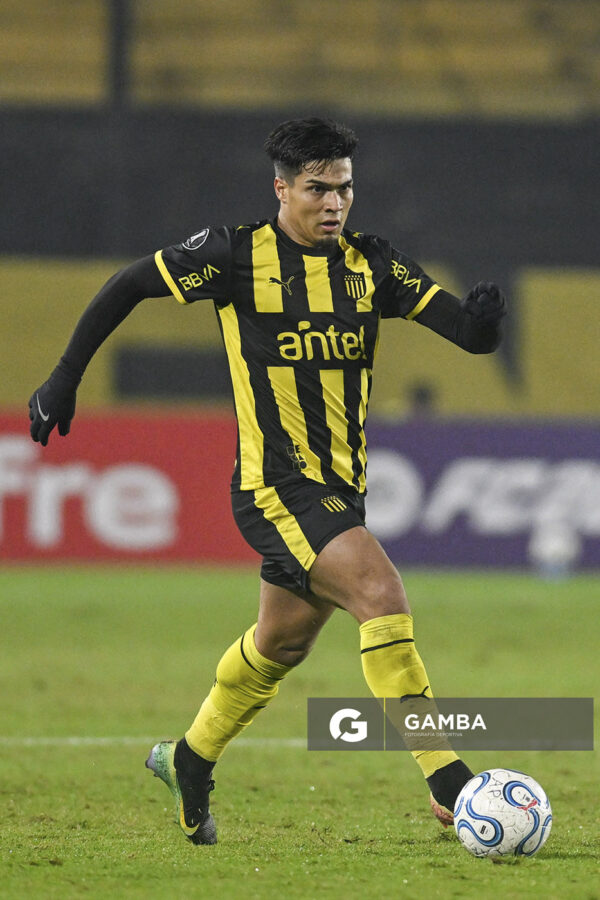Matías Arezo, de Peñarol, Copa Conmebol Libertadores. Estadio Campeón del Siglo.