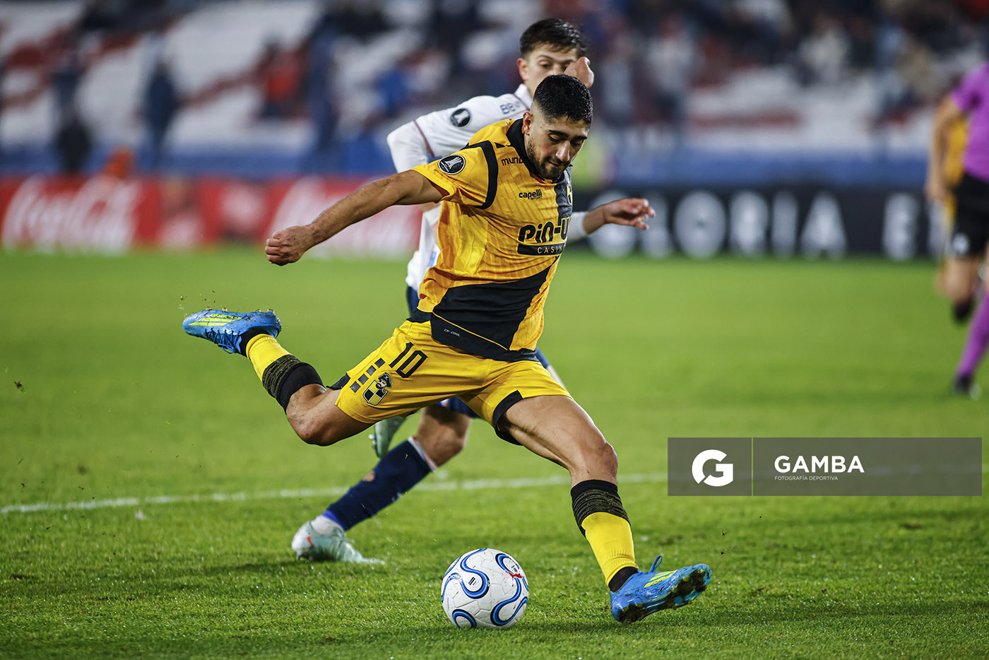 Guido Vadalá, de Coquimbo Unido, Copa Conmebol Libertadores. Estadio Gran Parque Central.