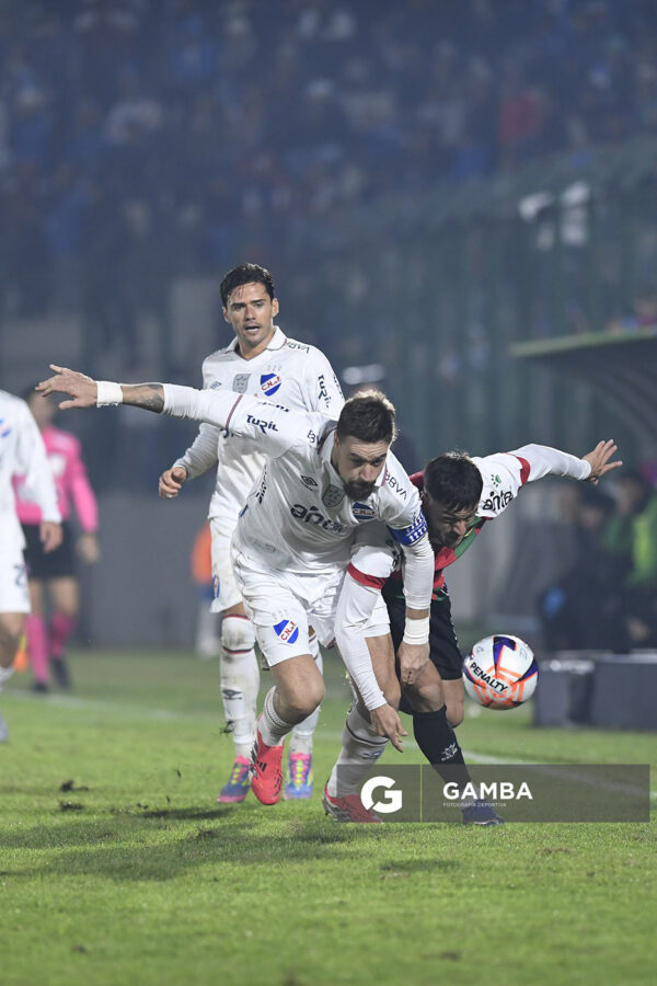 Sebastián Coates, de Nacional, Liga AUF Uruguaya. Estadio Domingo Burgueño.