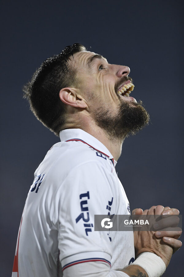 Sebastián Coates, de Nacional, Liga AUF Uruguaya. Estadio Domingo Burgueño.