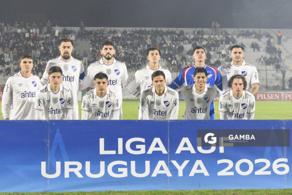 Titulares de Nacional. Liga AUF Uruguaya. Estadio Domingo Burgueño.
