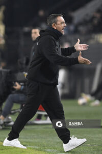 Diego Osella, director técnico de Central Español, Liga AUF Uruguaya. Estadio Campeón del Siglo.