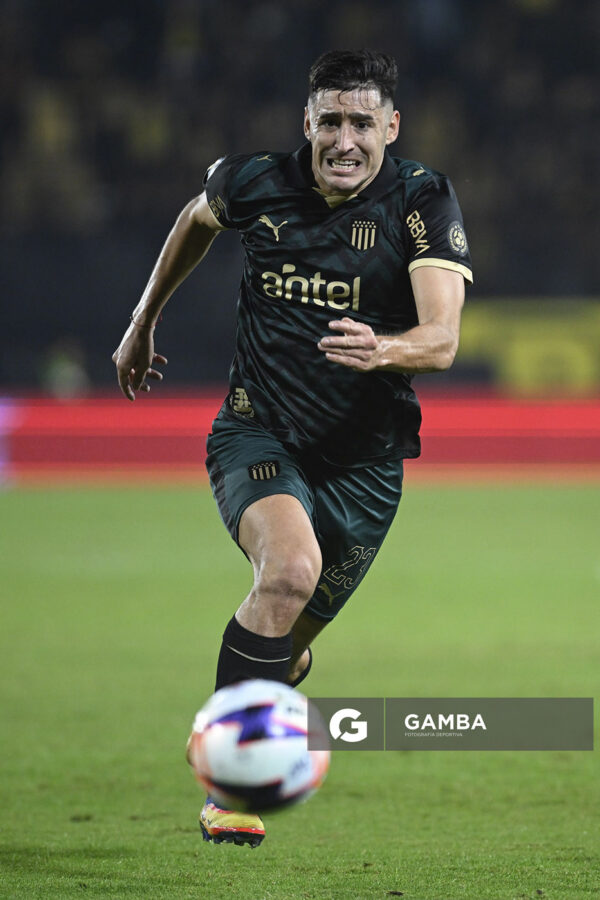 Gastón Togni, de Peñarol, Liga AUF Uruguaya. Estadio Campeón del Siglo.