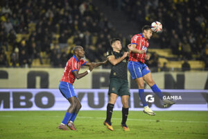 Alejandro Villoldo, de Central Español, Liga AUF Uruguaya. Estadio Campeón del Siglo.