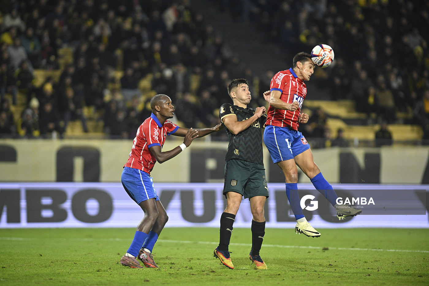 Alejandro Villoldo, de Central Español, Liga AUF Uruguaya. Estadio Campeón del Siglo.