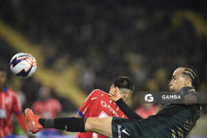Diego Laxalt, de Peñarol, Liga AUF Uruguaya. Estadio Campeón del Siglo.