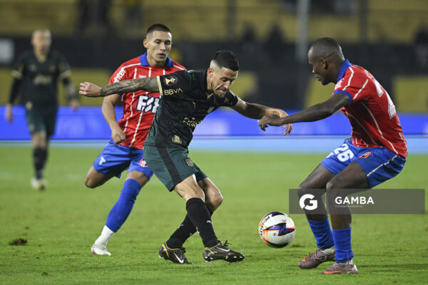 Javier Cabrera, de Peñarol, Liga AUF Uruguaya. Estadio Campeón del Siglo.