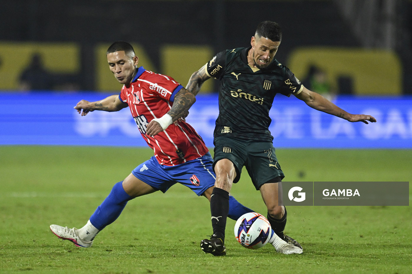 Javier Cabrera, de Peñarol, Liga AUF Uruguaya. Estadio Campeón del Siglo.