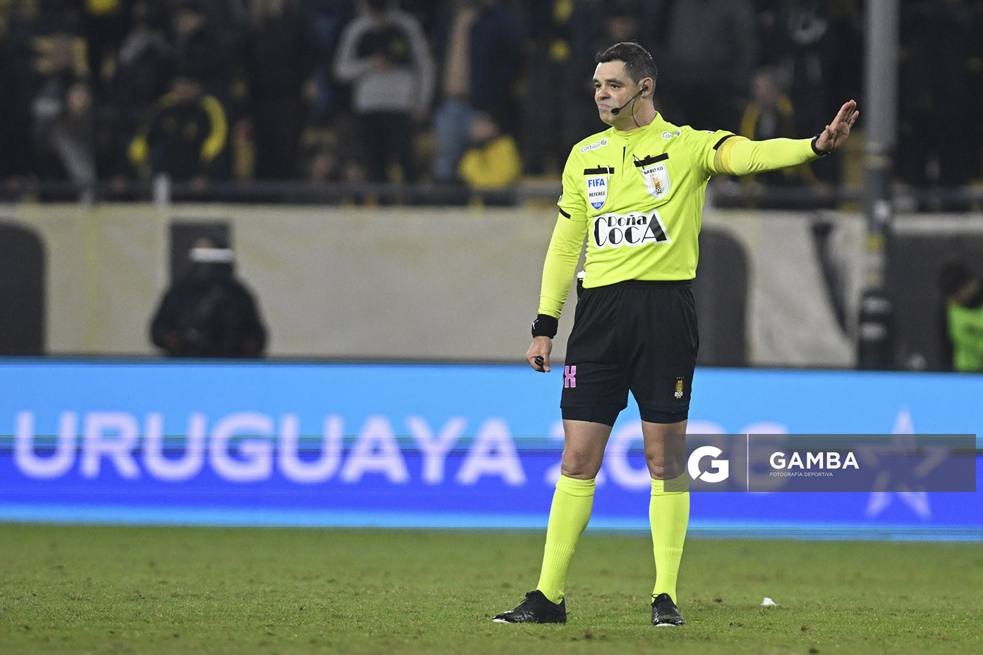Hernán Heras, árbitro central, Liga AUF Uruguaya. Estadio Campeón del Siglo.