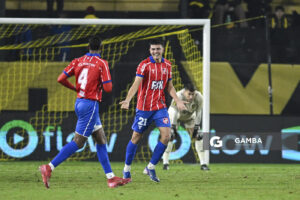 Lucas Pino, de Central Español, Liga AUF Uruguaya. Estadio Campeón del Siglo.