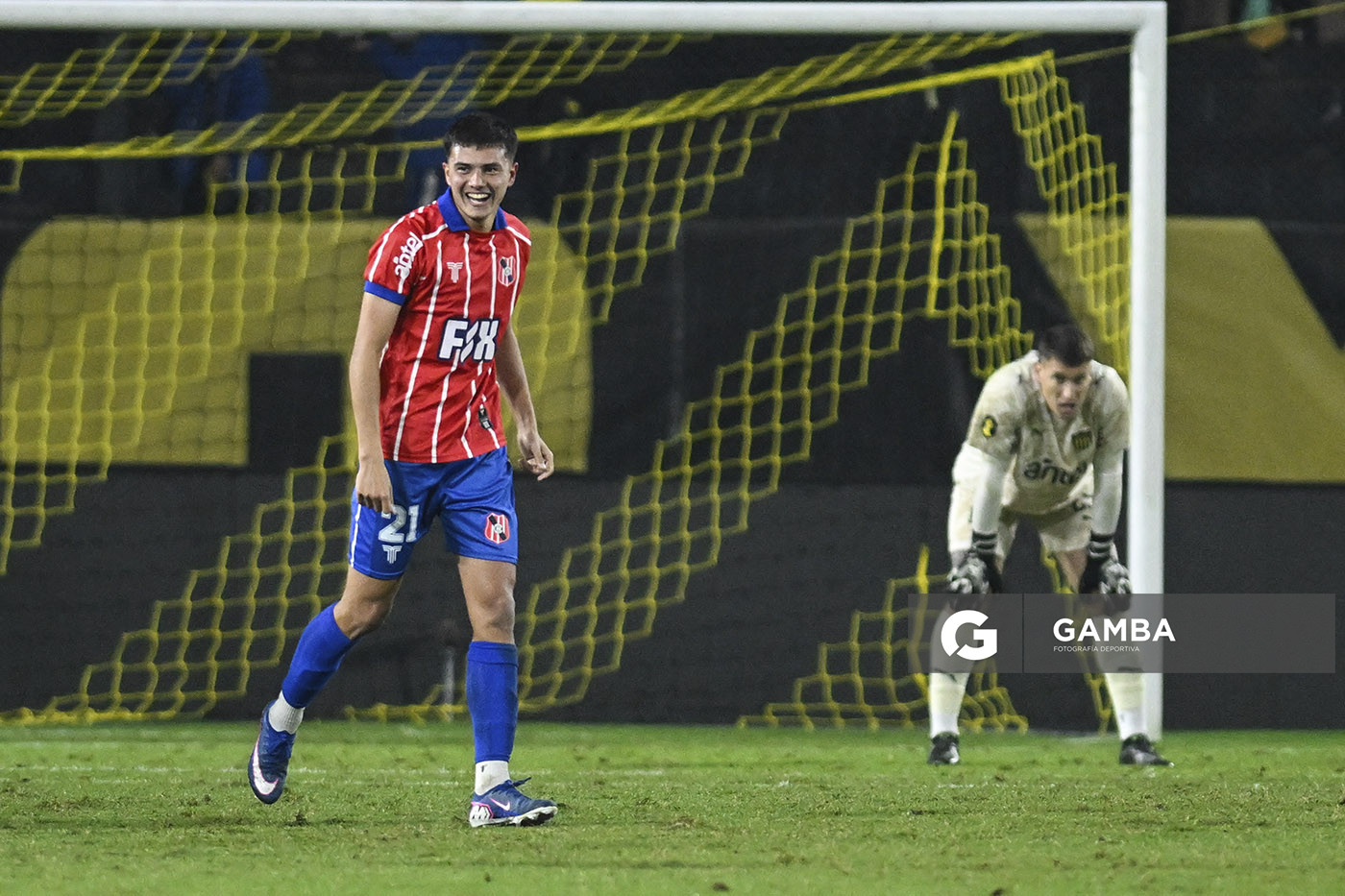 Lucas Pino, de Central Español, Liga AUF Uruguaya. Estadio Campeón del Siglo.