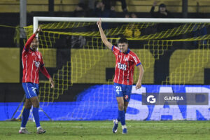 Lucas Pino, de Central Español, Liga AUF Uruguaya. Estadio Campeón del Siglo.